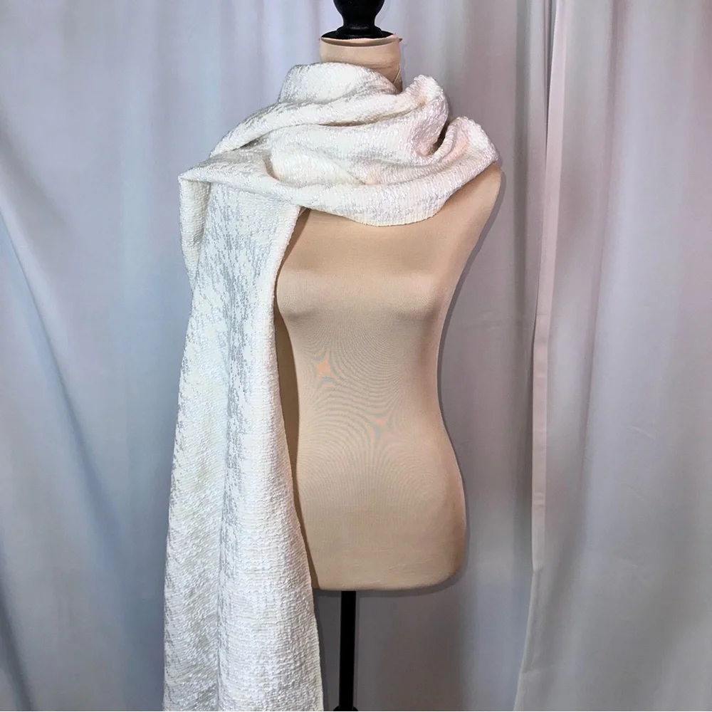 Badgley‎ Mischka Ivory Boucle Knit Scarf 83x20 Metallic Fiber Accent Only Money